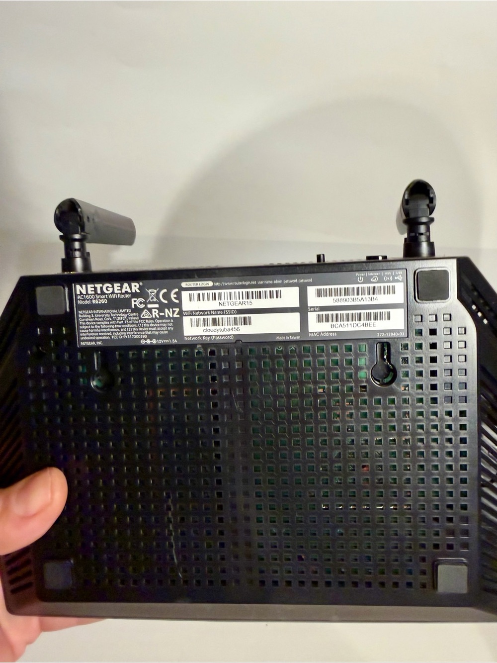NETGEAR - R6260 - AC1600 Wireless Dual-Band Gigabit Wifi Router - Picture 4 of 8